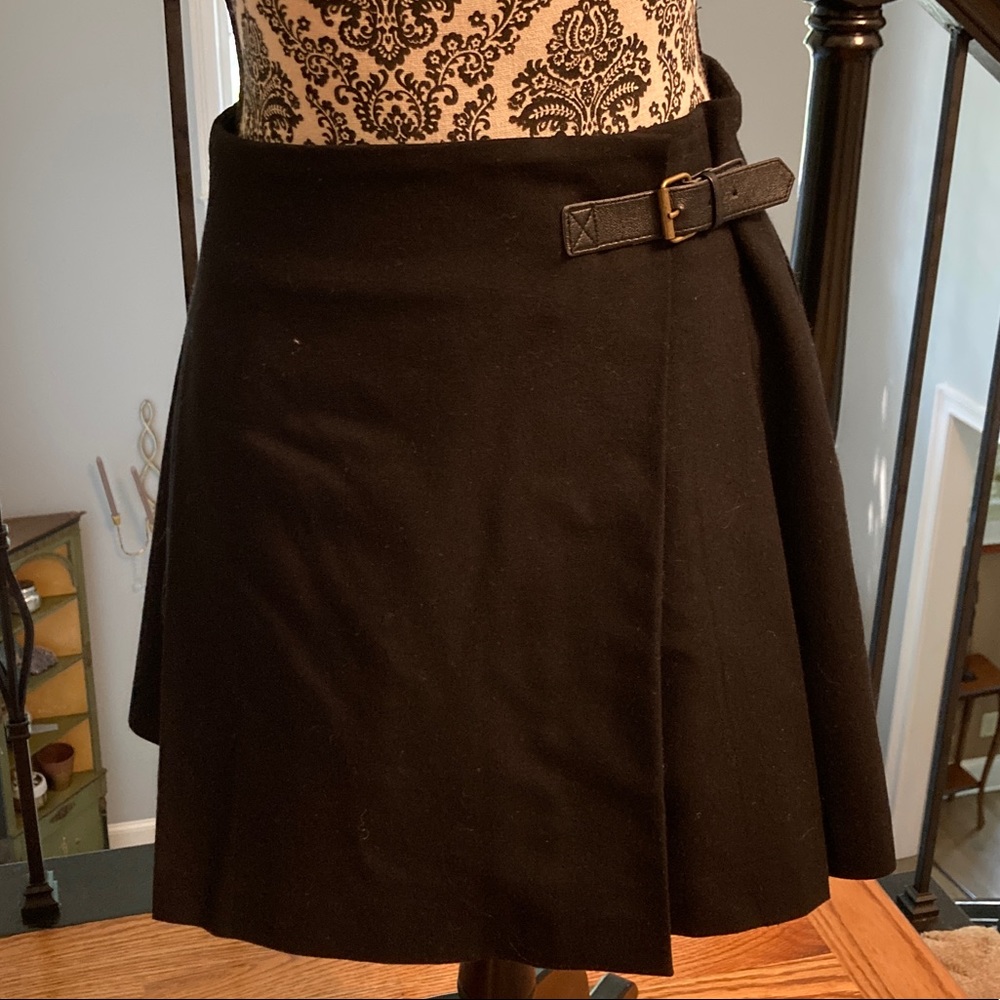 Uniqlo pleated black skirt